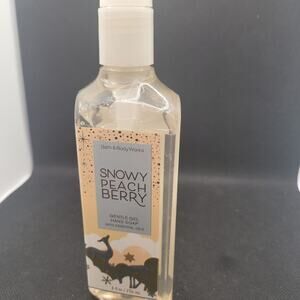 Bath & Body Works Snowy Peach Berry Hand Soap 8 oz Gentle Gel Holiday Scent